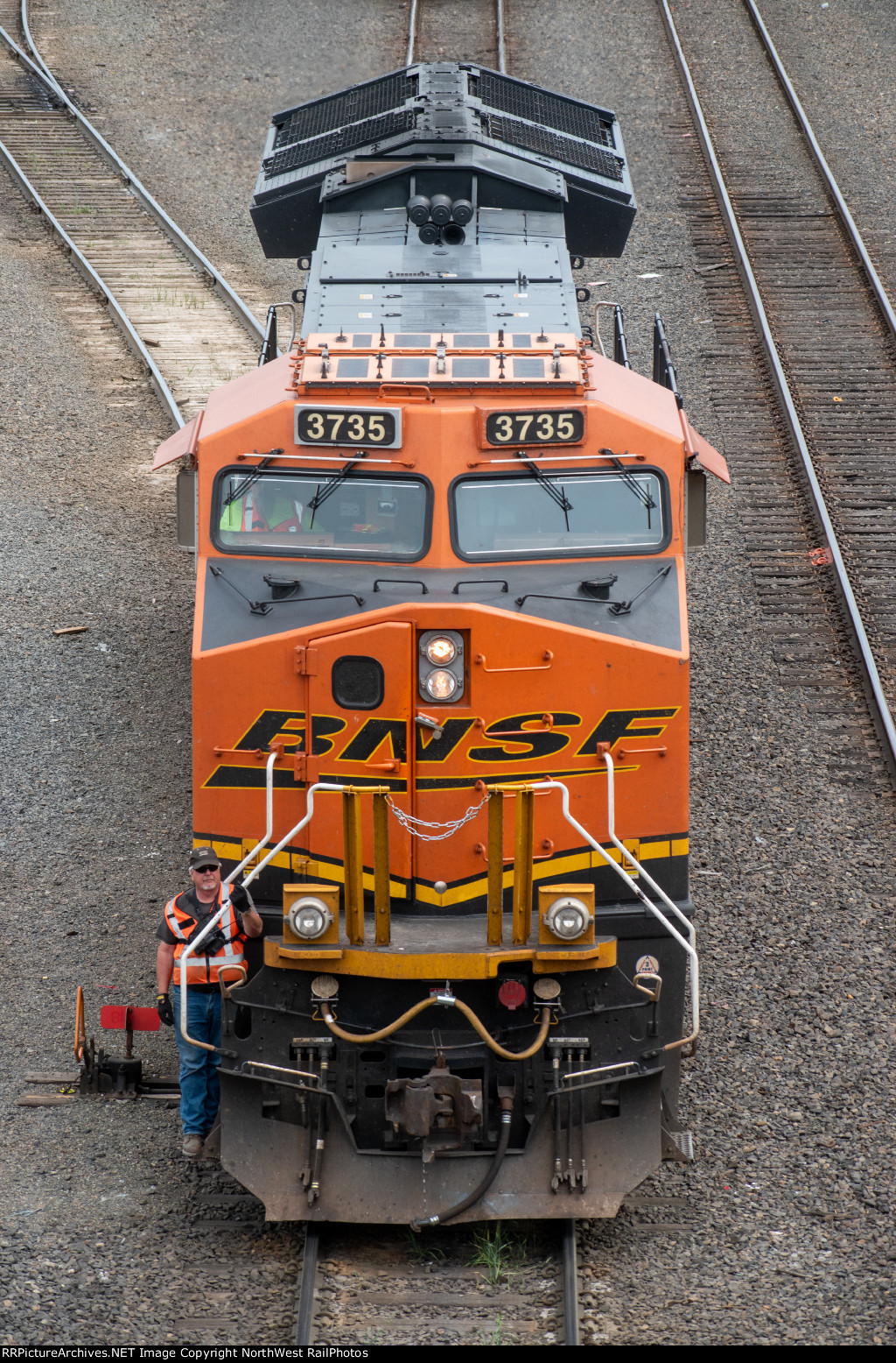 BNSF 3735